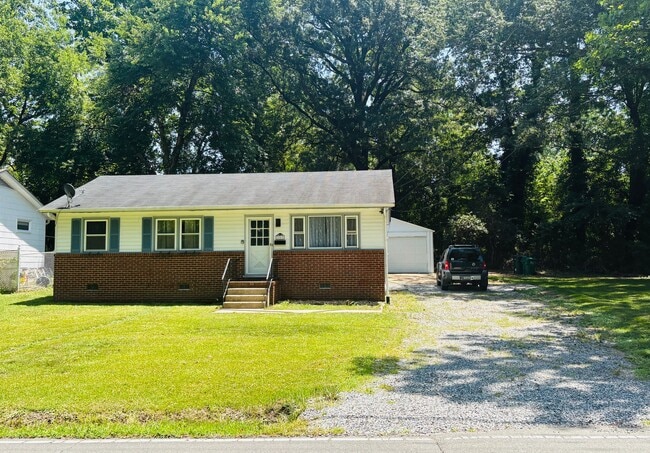 Building Photo - 201 N Holly Ave