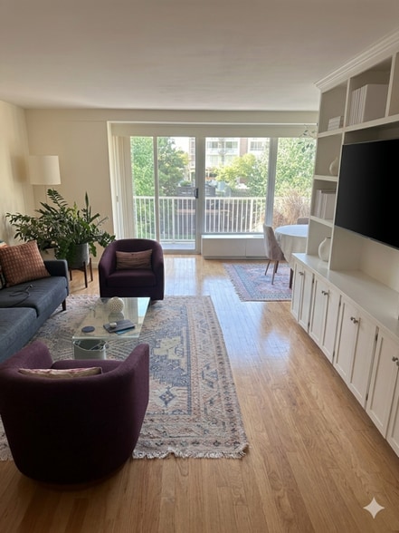 Living Room - 400 O St SW