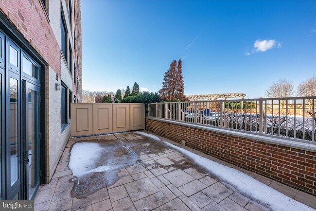 Building Photo - 2451 Midtown Ave