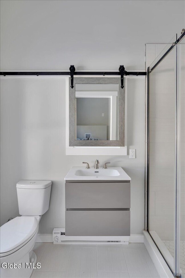 Building Photo - 257 W Circular St