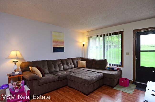 Building Photo - 7644 Wedgewood Ct N