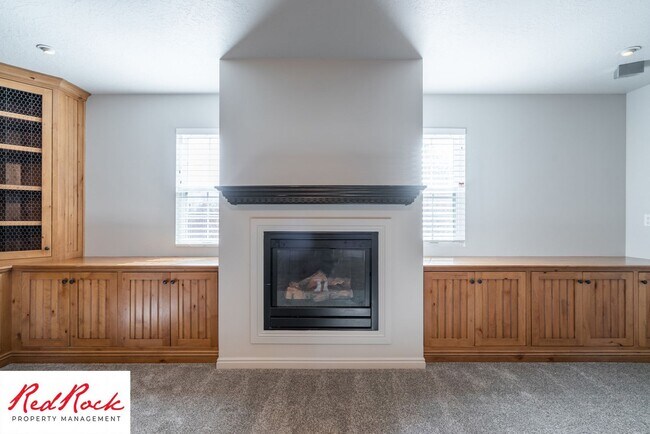 Building Photo - Spacious 3 Bedroom Single-Level Home in Bl...