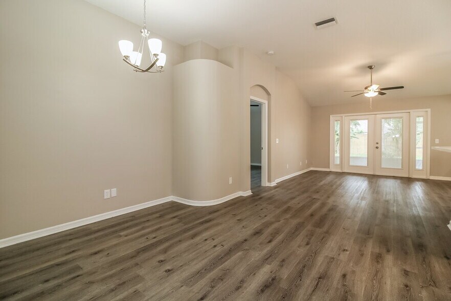 Building Photo - 1465 Lake Shore Ranch Dr