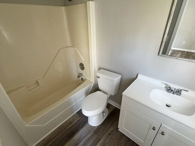 Building Photo - 809 Tisbury Ln