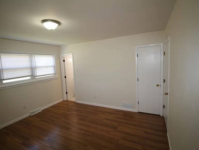 Building Photo - 904 N Duchesne Dr