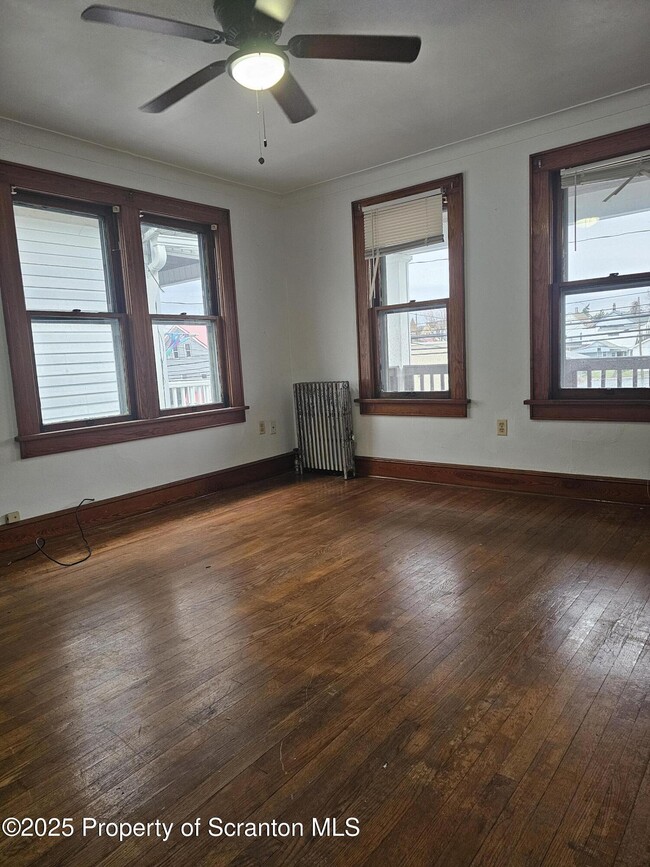 Primary Photo - 532 Alder St