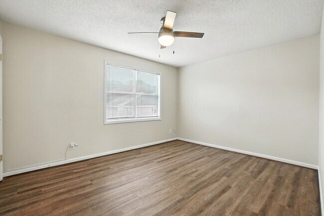 Building Photo - 1101 Surry Ln