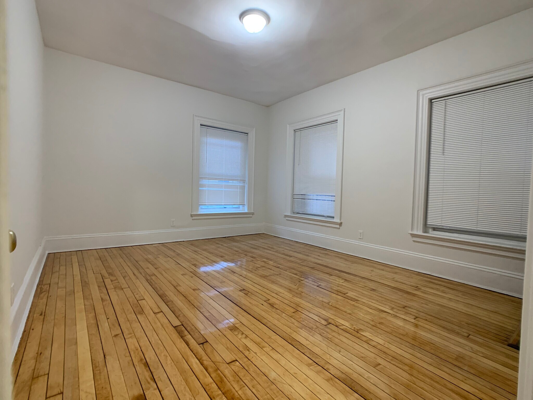 Building Photo - 456 Park Dr