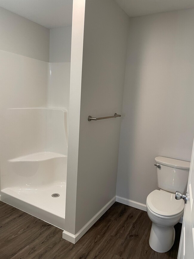 Building Photo - 122 S Russell Ave