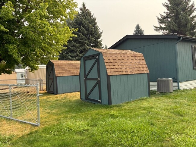 Building Photo - Beautiful, Quiet neighborhood close to dow...