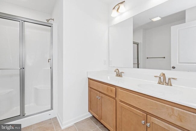 Building Photo - 1533 Schwinn St