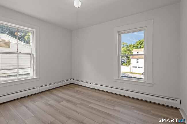 Building Photo - 63 Reynolds St