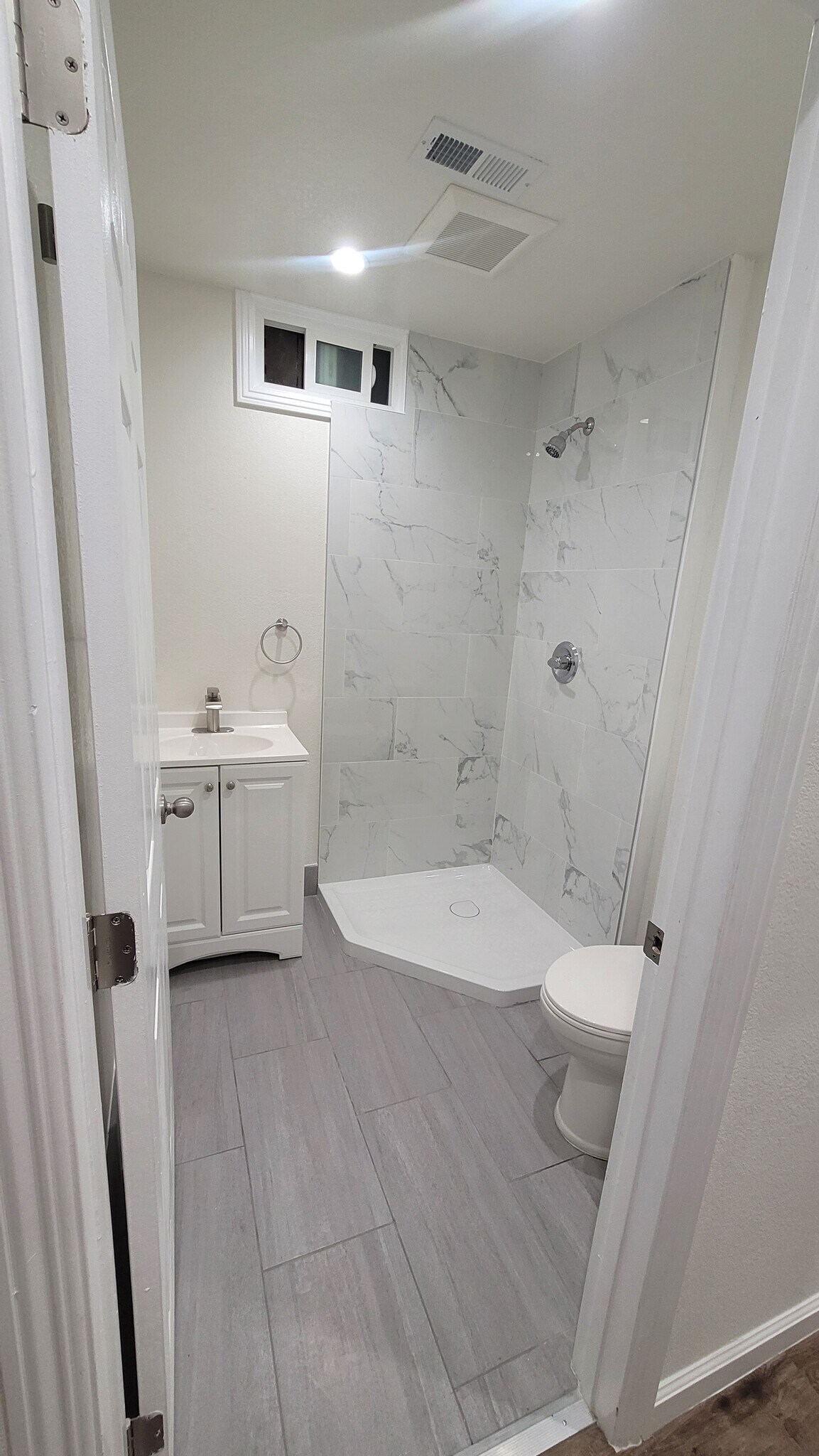 Bathroom 1: off hallway, low step-in shower - 646 10th Ave