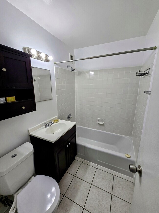 Bathroom - 1021 Arlington Blvd