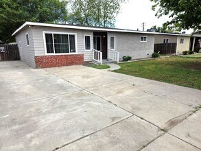 Building Photo - 4 Bedroom 2 Bath Home