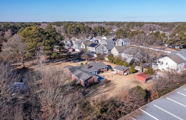 Building Photo - 1404 Shelton Rd
