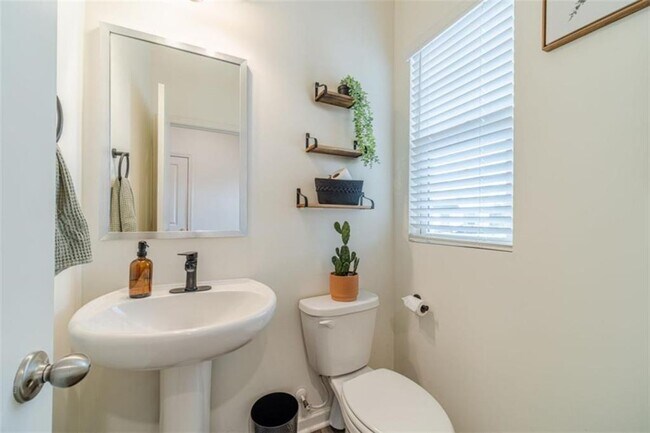 Building Photo - 222 Knightsbridge Ln