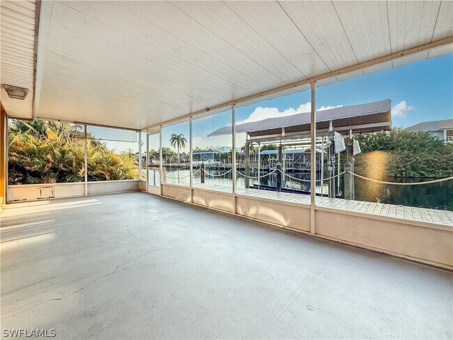 Building Photo - 2115 St Croix Ave