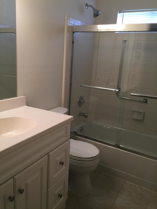 Building Photo - 19 Marlow Ave