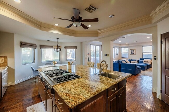 Building Photo - 2403 Alvord Ln