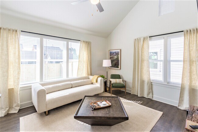 Building Photo - The Cottages at Old Monrovia