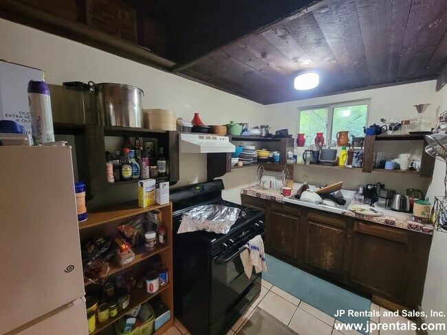 Building Photo - 148 Allston St