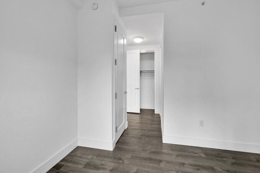 Building Photo - 175 Huguenot St