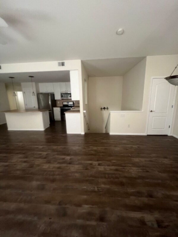 Building Photo - 2307 Calais Dr