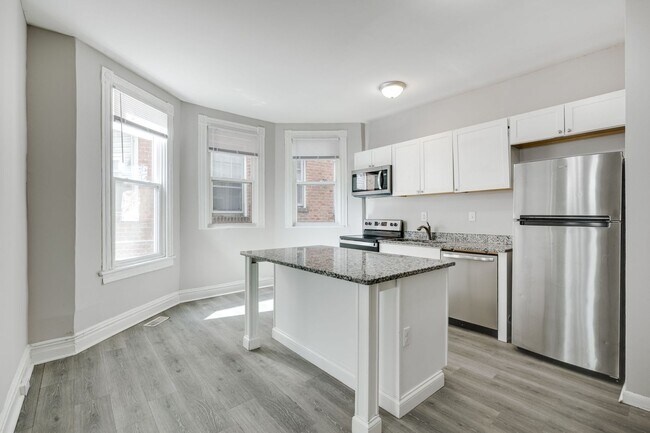 Building Photo - 2902 Barton Ave