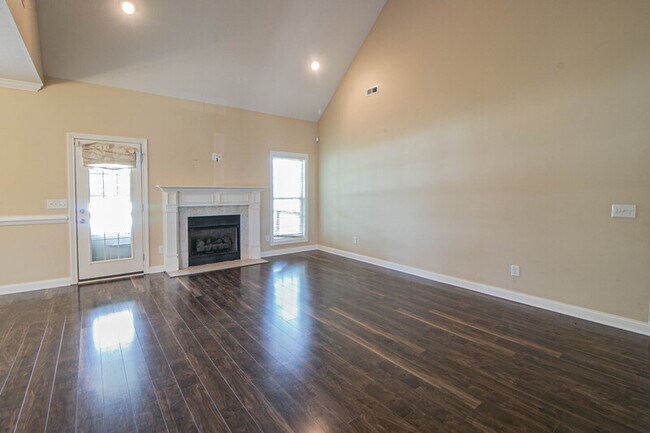 Building Photo - 809 Carousel Ct