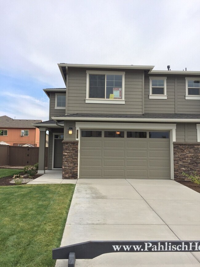 Primary Photo - 3 Bed/2.5 Bath Townhome in the Deer Crossi...