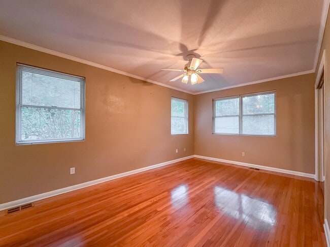 Building Photo - 2605 Lotus Dr