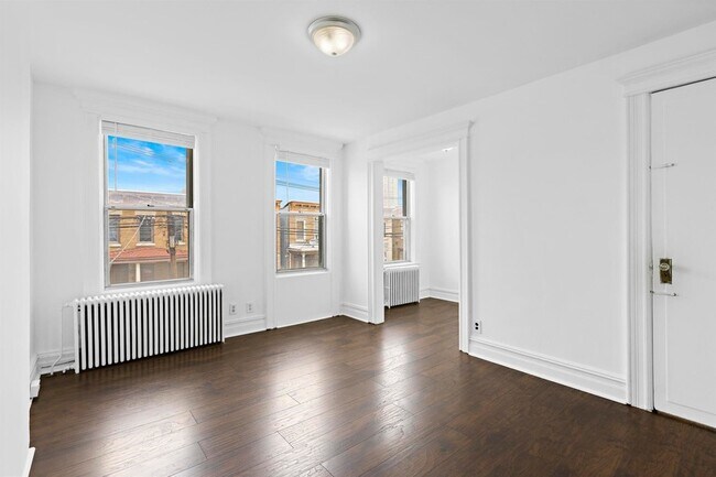 Building Photo - 117 57th St