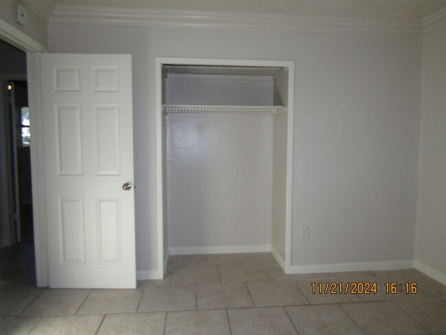 Building Photo - 5 Bedrooms. Newly renovated! $200 off firs...