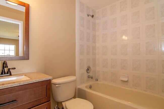 Building Photo - 4/3 Duplex Home in Poinciana Available, April 2026