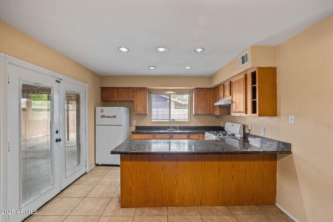 Building Photo - 2534 E Randall Dr