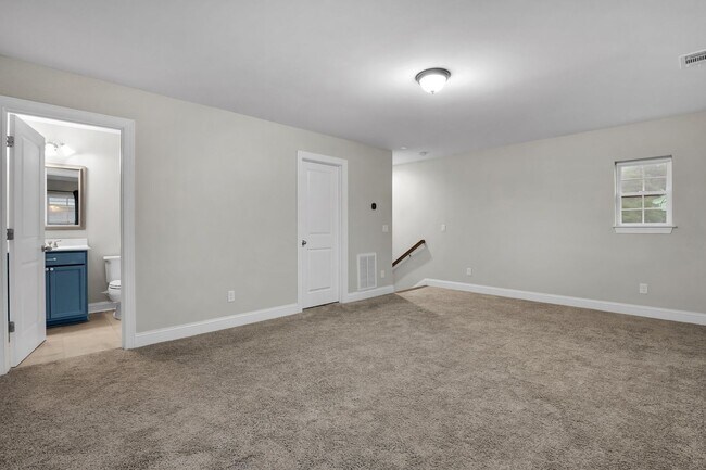 Building Photo - Spacious 4BR/3BA Pooler Home – Lagoon Views, Prime Location