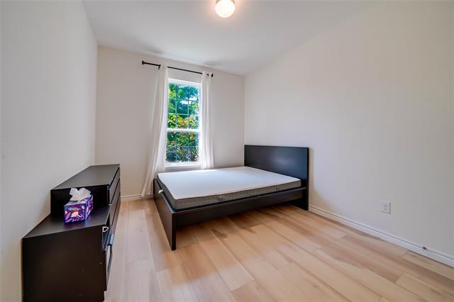 Building Photo - 405 Club House Dr