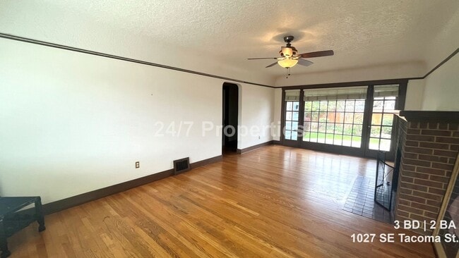 Building Photo - Light-Filled 3 BD | 2 BA Home in the Heart of Sellwood!