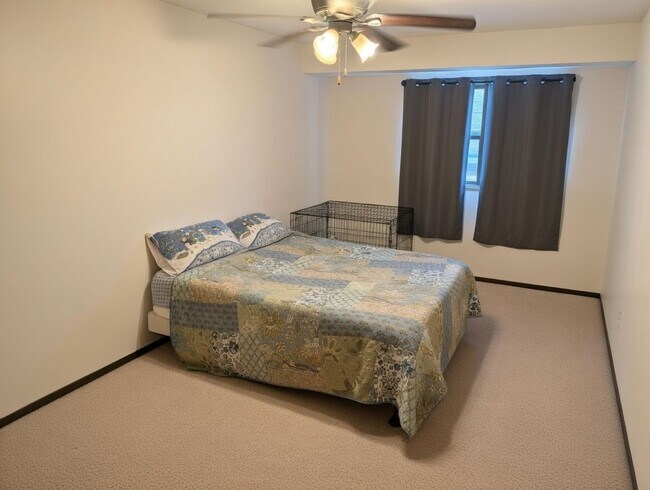 Building Photo - Awesome 3 bed unit