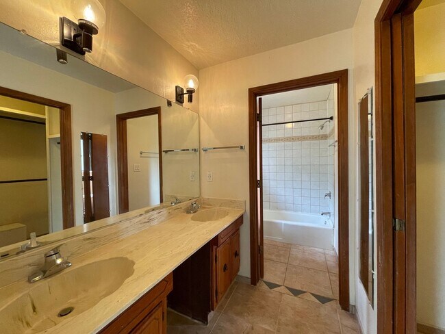 Building Photo - 2134 Candelero St