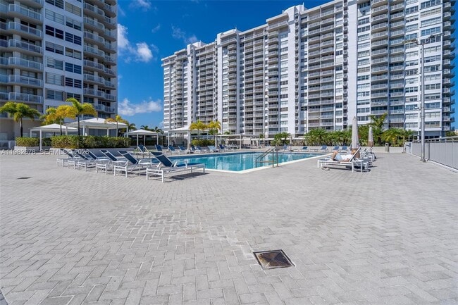 Building Photo - 18071 Biscayne Blvd