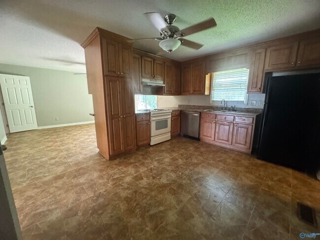Building Photo - 4718 Rutledge Dr NW