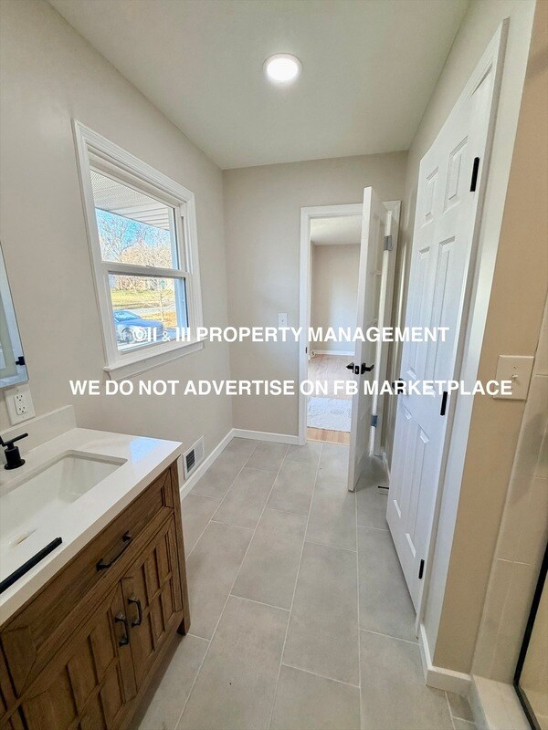 Building Photo - 9209 Hayes Dr