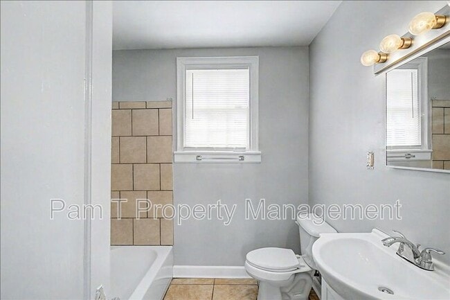 Building Photo - 633 W 35th St