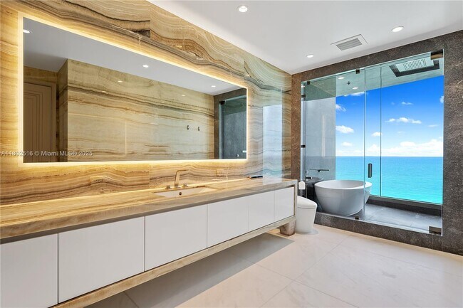 Building Photo - 17901 Collins Ave