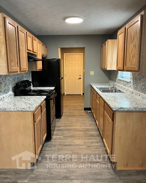 Building Photo - 505 S 13th 1/2 St