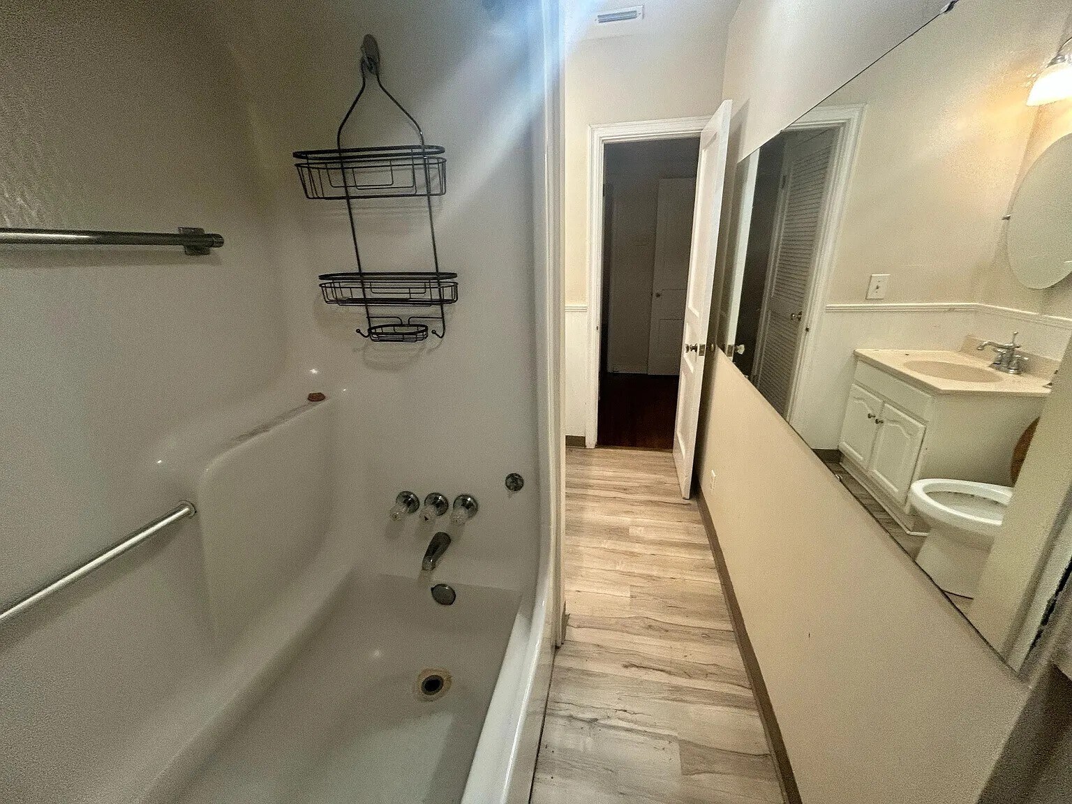 Building Photo - 2652 Merwyn Rd