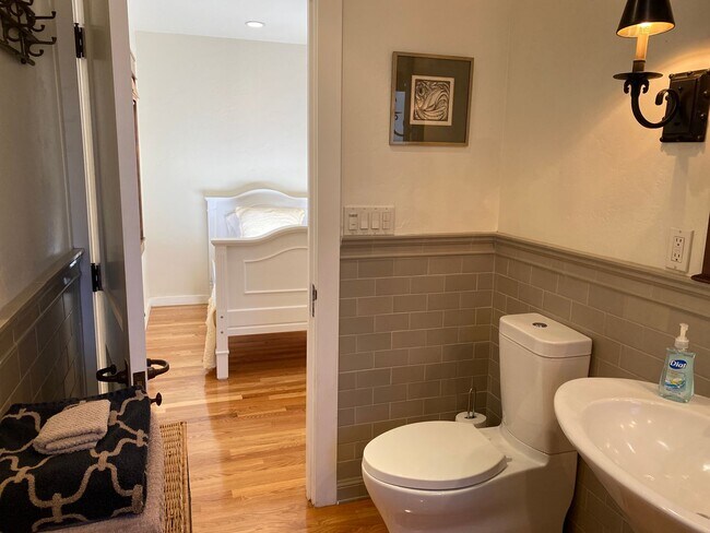 Building Photo - FLEXIBLE FULLY FURNISHED Point Loma Home! AC! All Utilities Included!