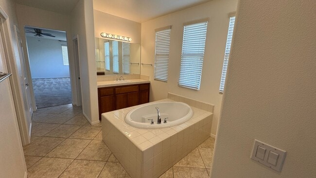 Building Photo - 6 bedroom 4.5 baths in Corona CA